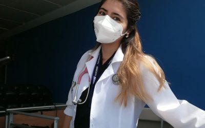 Tutora par especialista se titula en la primera generación de Medicina de la Universidad de Atacama